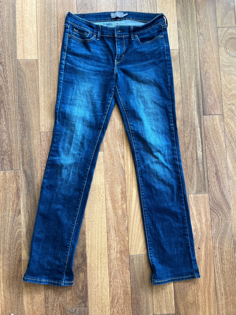 Levi’s slight curve classic straight leg jeans women’s 8